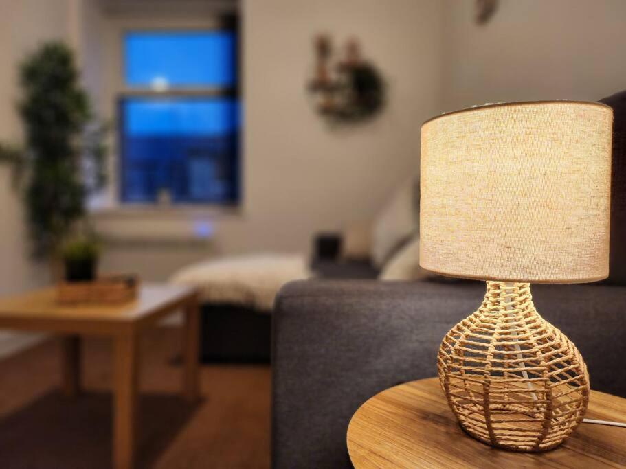Apartment Supervalue 6 - Fast Wifi, Linen, Keyless Entry, Only 10 Mins - By Promise