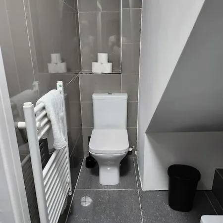 Supervalue Suite 6 - Fast Wifi, Hotel Linen, Keyless Entry, City Only 10 Mins - By Property Promise Cardiff Extérieur photo