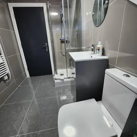 Supervalue Suite 7 - Fast Wifi, Hotel Linen, Keyless Entry, City Only 10 Mins - By Property Promise Cardiff Exterior photo