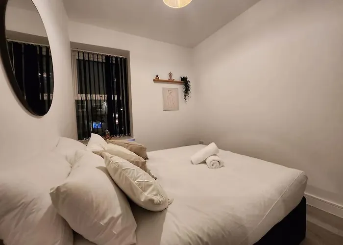 Supervalue Suite 6 - Fast Wifi, Hotel Linen, Keyless Entry, City Only 10 Mins - By Property Promise