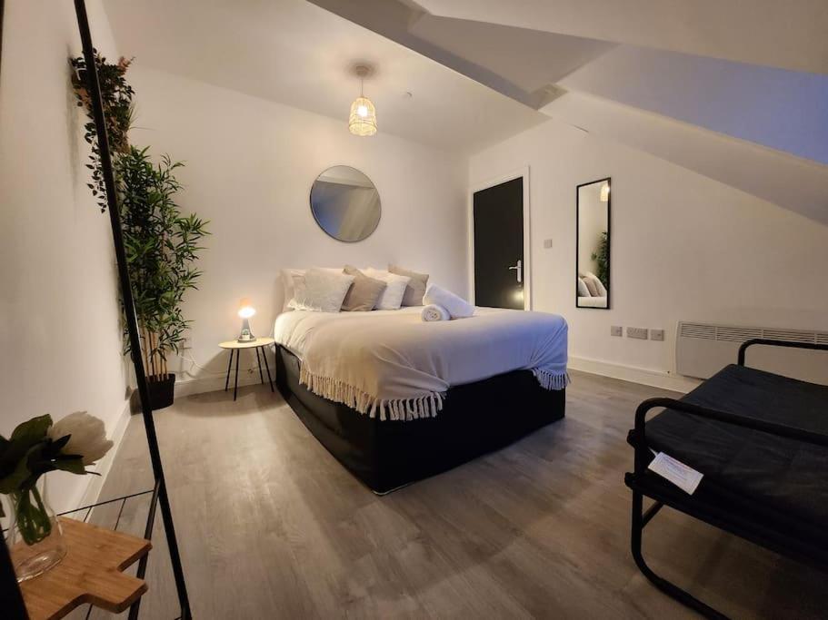 Supervalue 7 - Fast Wifi, Linen, Keyless Entry, Only 10 Mins - By Promise Cardiff