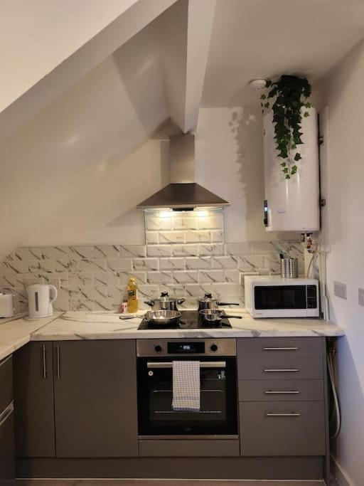 Appartement Supervalue 7 - Fast Wifi, Linen, Keyless Entry, Only 10 Mins - By Promise