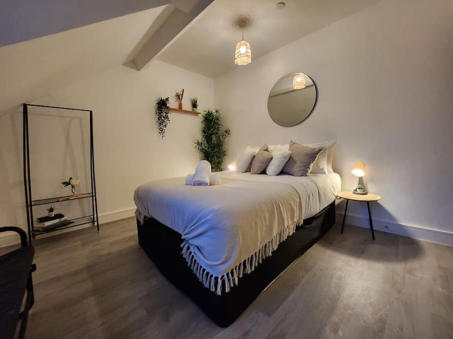 Supervalue 7 - Fast Wifi, Linen, Keyless Entry, Only 10 Mins - By Promise *